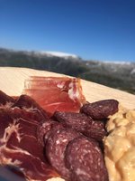 Spekefat servert på fjelltoppen Middagsknotten